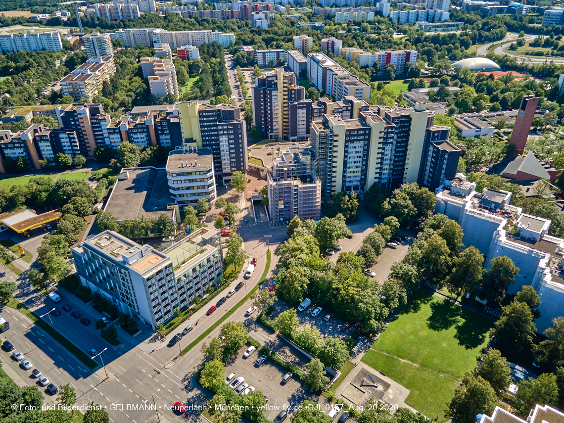 20.08.2020 - Marx-Zentrum - Wohnanlage KMR 52-62 und Studentenwohnheim in Neuperlach